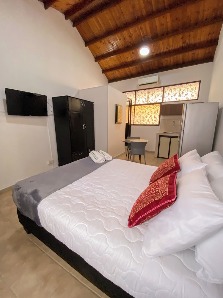 Hostal CaliView Inn
