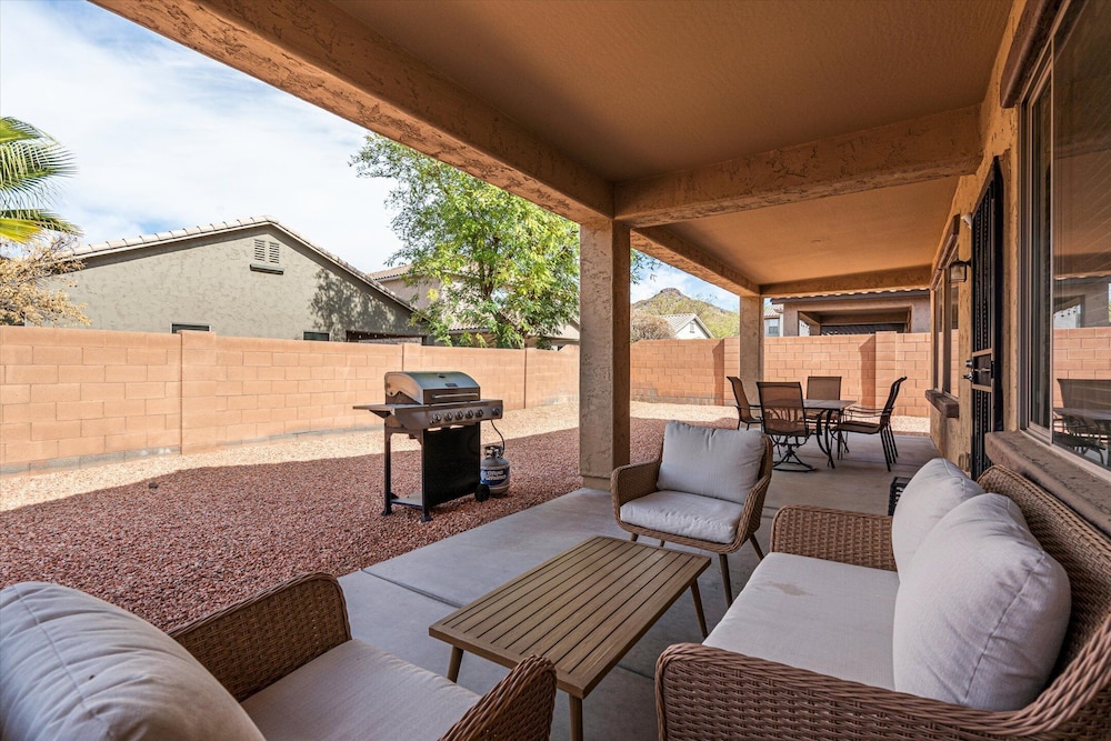 Pinnacle Breeze-private Backyard-mins to Six Flags