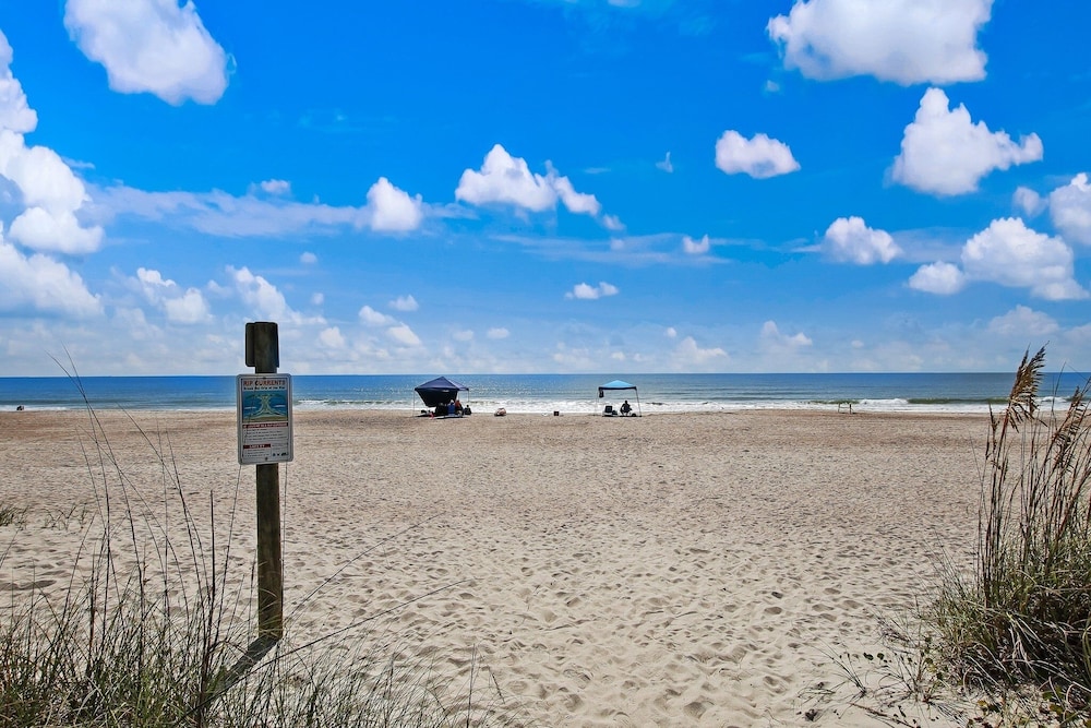 Fernandina Beach Vacations - 391 S Fletcher Ave C 3 Bedroom Townhouse by RedAwning - Property Image 4