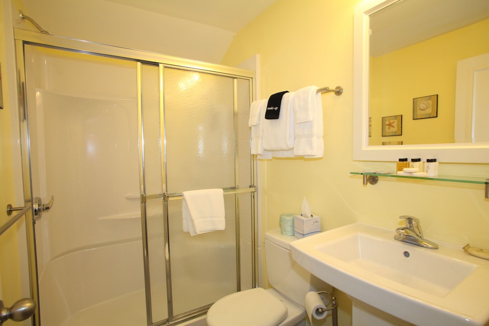 Glen Cove Inn & Suites