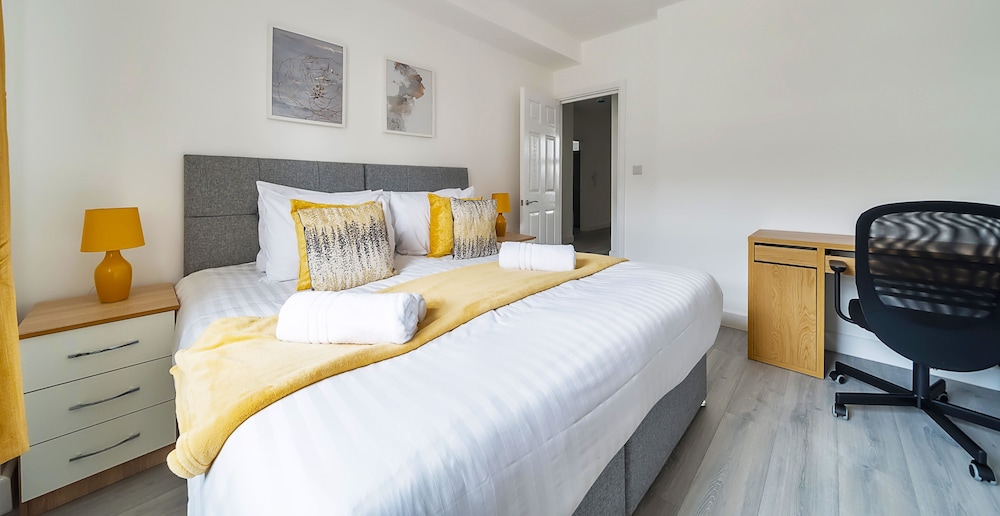 Modern Town Center Apartments Aldershot