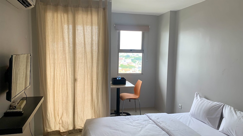 Cozy Studio at Belmont Residence Puri Apartment