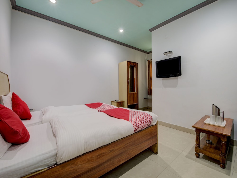 OYO 4275 Hotel Sunraj Residency - Property Image 17