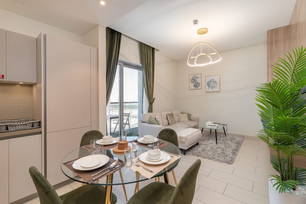 Lavish 2BR Apartment in Sobha Creek Vistas Reserve