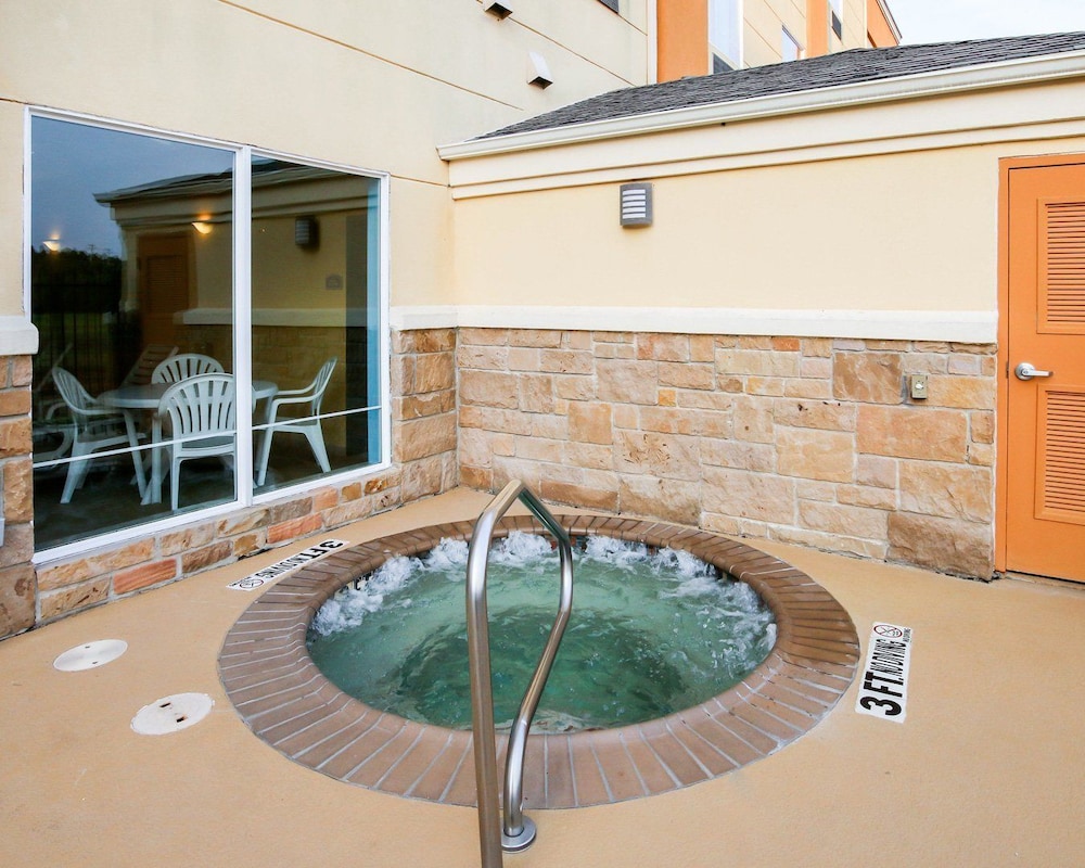 Palestine Vacations - Comfort Suites - Property Image 4