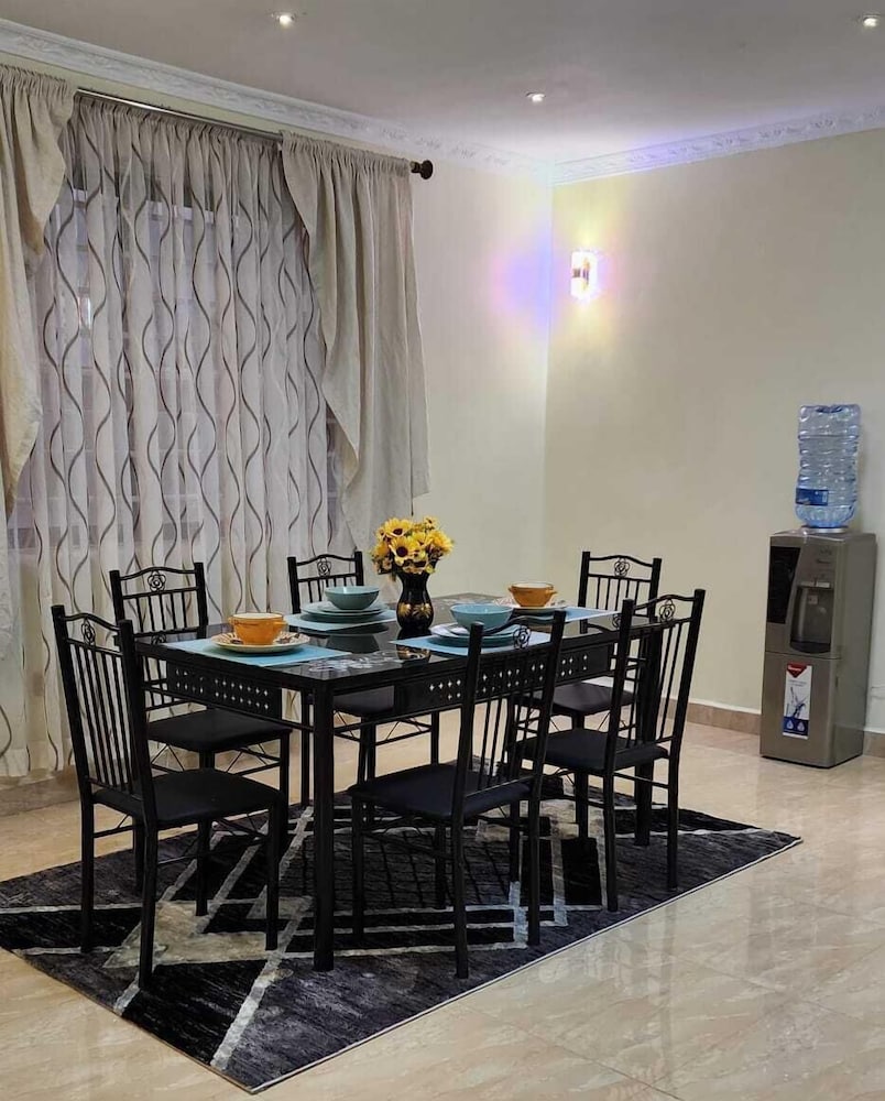 Lux Suites Vacanza Homes Nakuru