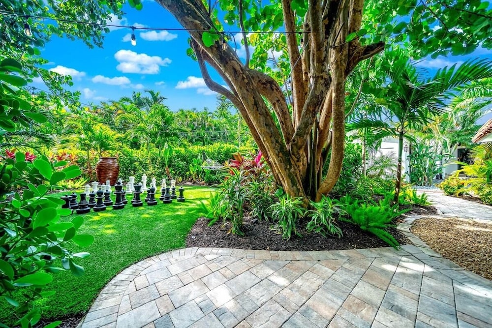 #1 Beach Estate Las Olas Beach Best Location