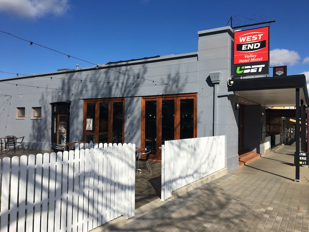 Hotel Valley Hotel - Image 1