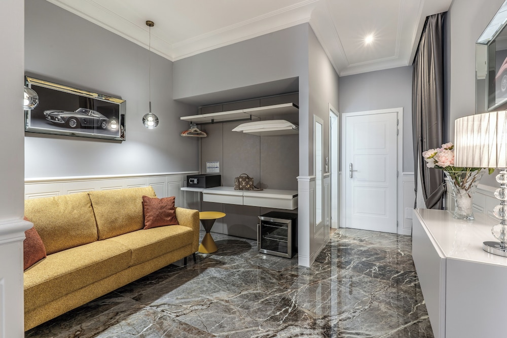 Spanish steps Oasis Suites