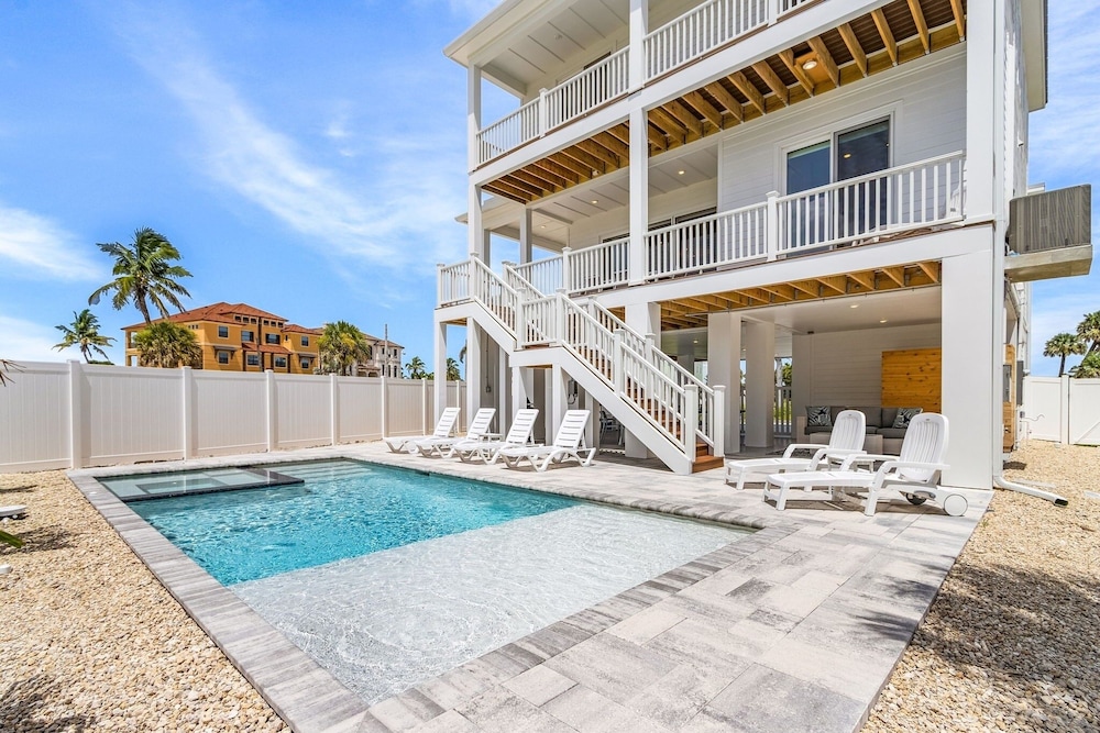 110 Sea Le Vie: 5br/4.5ba Brand New Build W/ Pool! 5 Bedroom Home