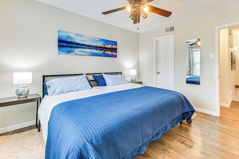 Cozy 2-story Condo Near Galleria in North Dallas!