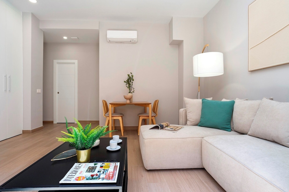 Nice apt With Terrace in Malaga. Trinidad Grund B