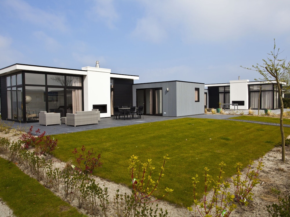Modern Holiday Home 600 m From the sea