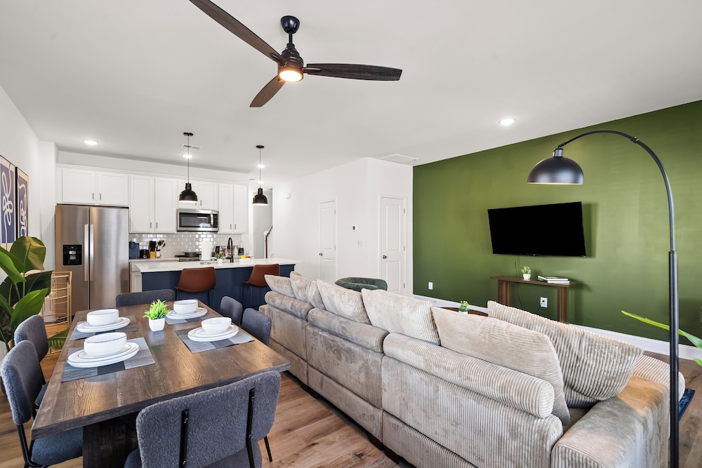 Luxe 3BR Townhouse to Uptown Charlotte