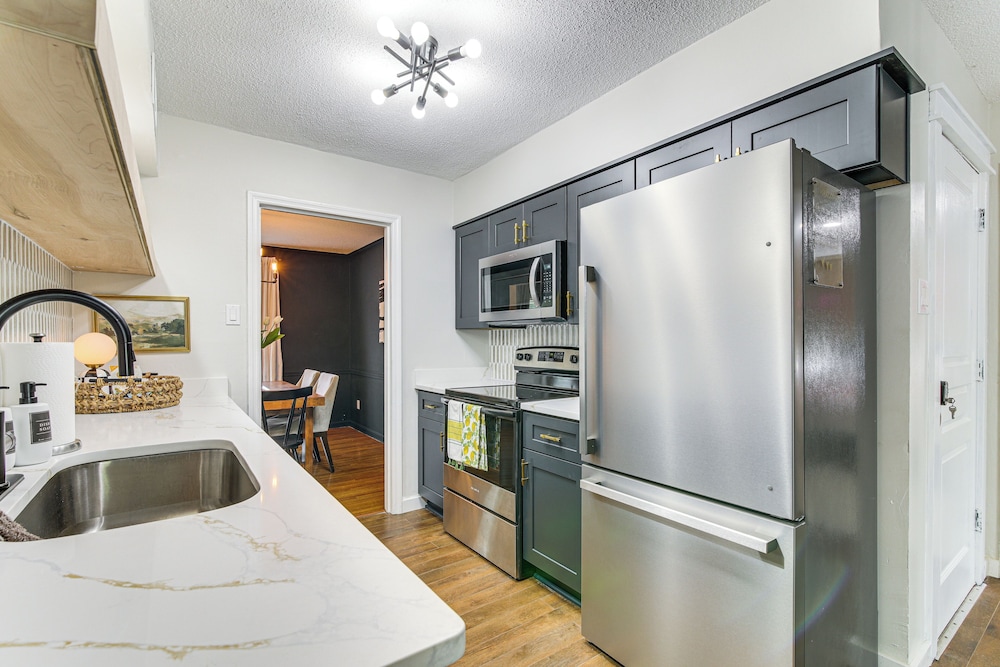 6 Mi to Shelby Farms Park: Family Home in Memphis