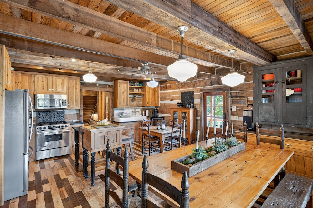 Cabin Unbound - Historic Lakefront Comfort 4 Bedroom Cabin