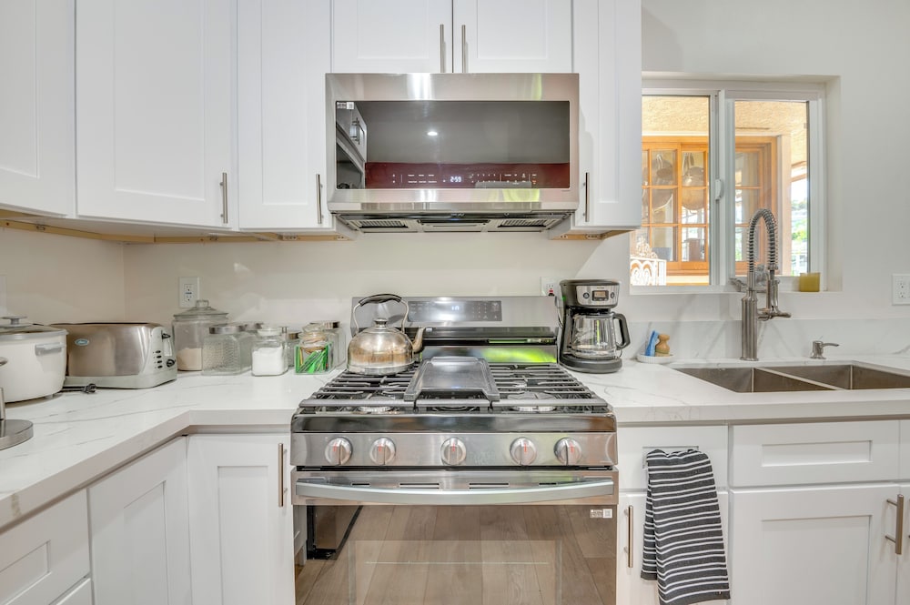 Relax Near the Sea: Rancho Palos Verdes Cottage