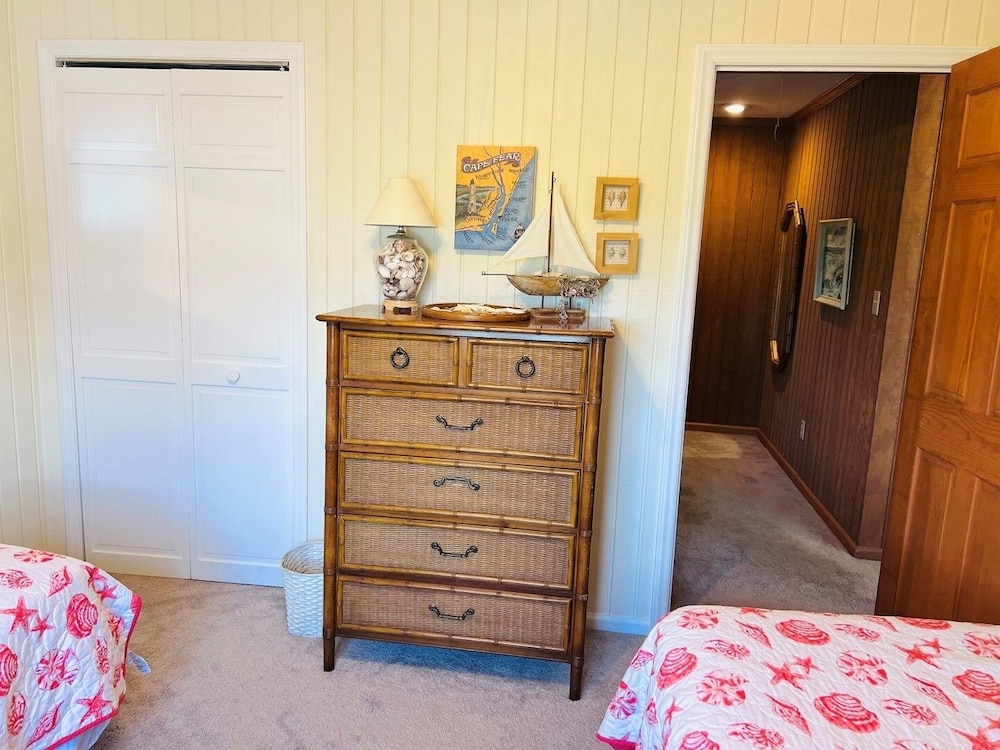 Fore Shore West- 4 Bedroom Home by RedAwning