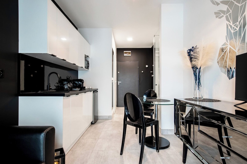Adler Apartments