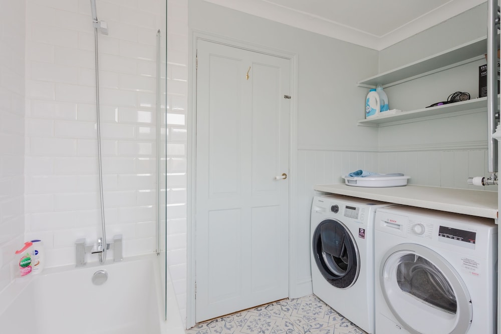 Newly Refurbished 4 Bedroom House in East London