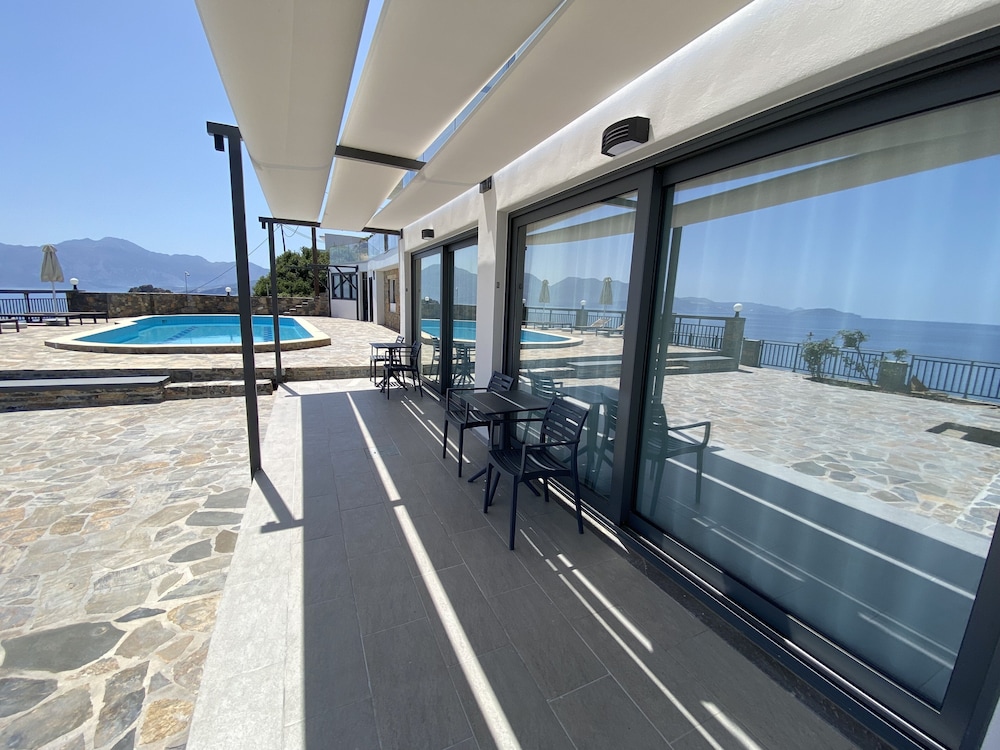 Ostria Apartments