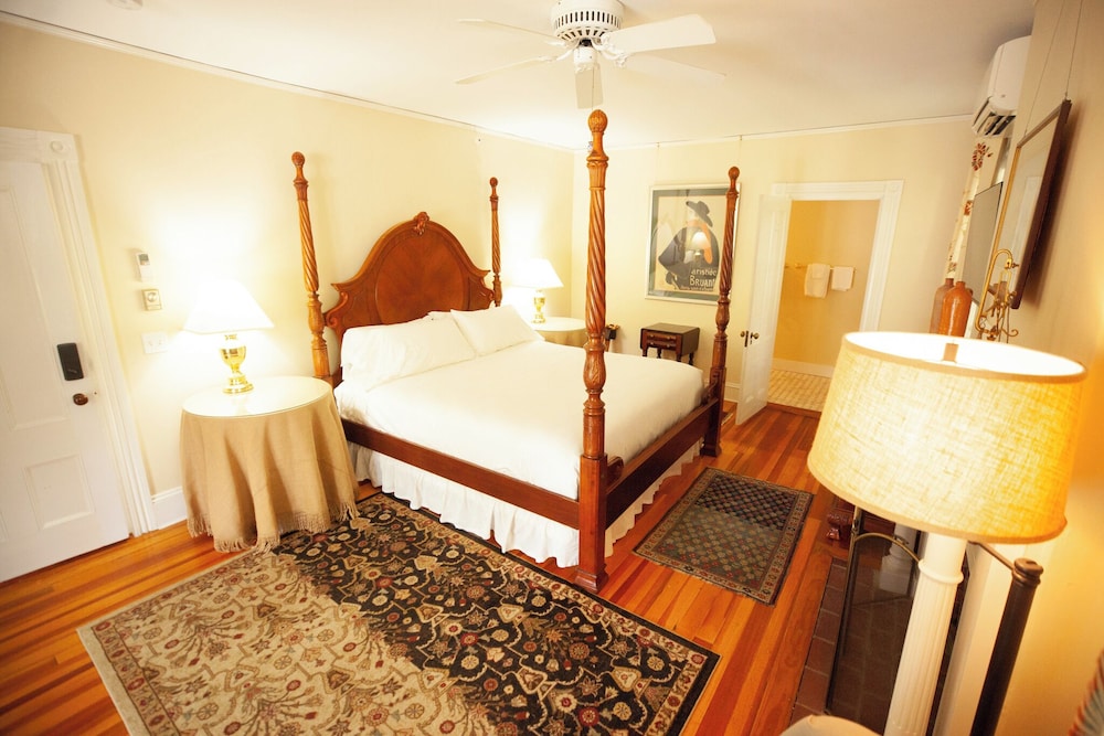 Yellow House Inn