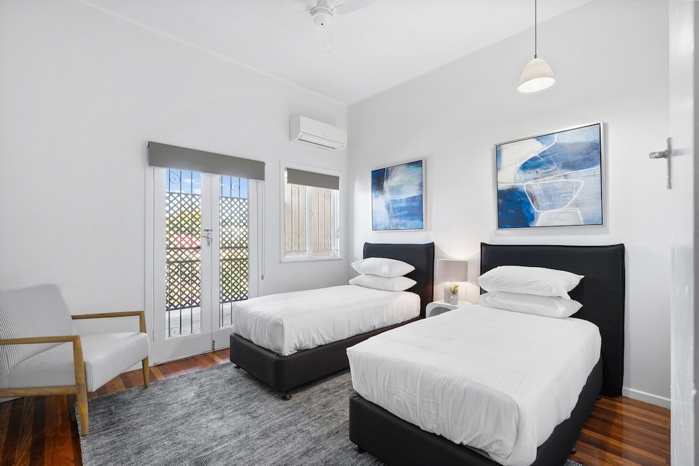 Bright 3-bed With Garden by Banks Street Reserve