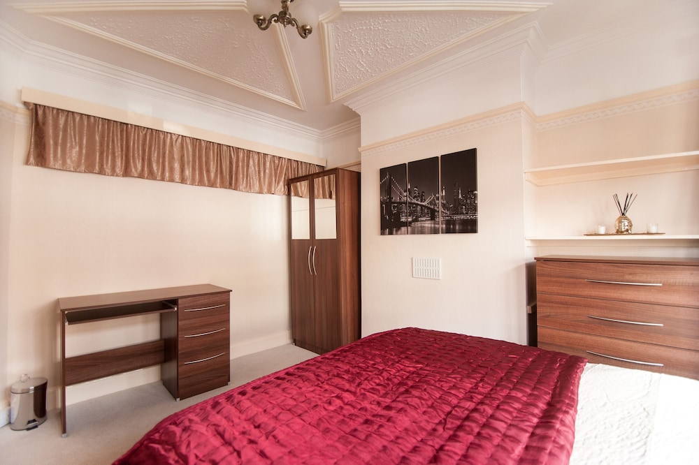 Watford stays - 4bed house view 4