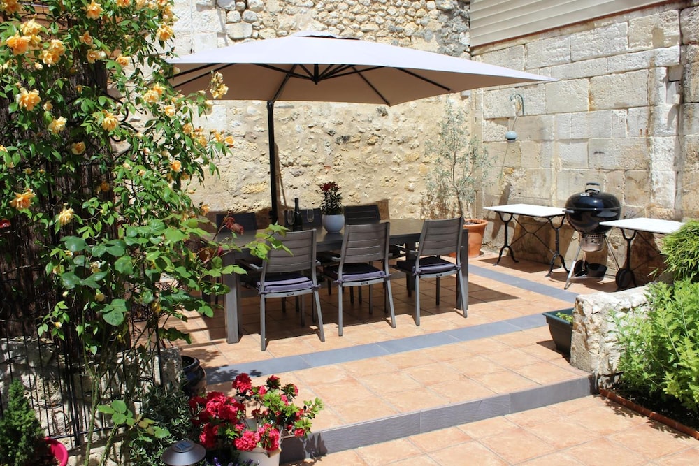 Le Patio Chambres et Table dHotes