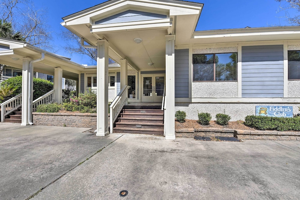 Hotel Hilton Head Condo: Beach Supplies, Walk to Shore! - Image 1