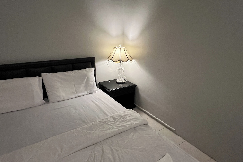 Orchid Hostel Near Bumrungrad Hospital and Nana Market