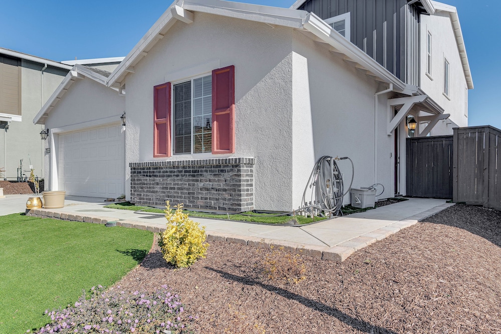 7 Mi to Folsom Lake: Sacramento Area Apartment