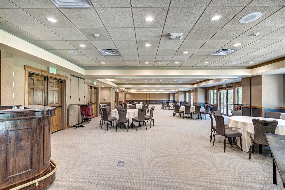 Cozy Ski Chalet With Large Balcony 1 Bedroom Condo