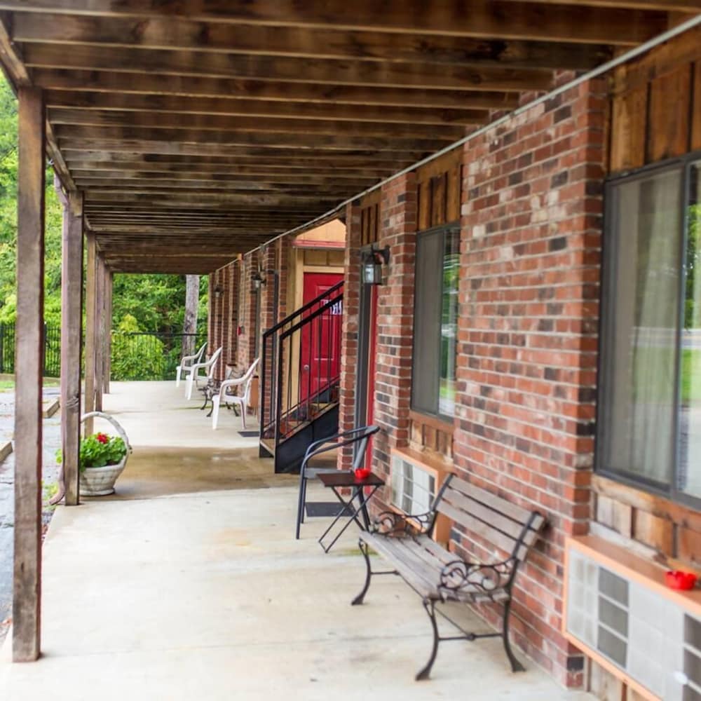 The Razorback Lodge