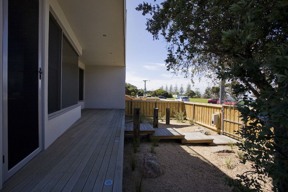 Two Bays Apartments