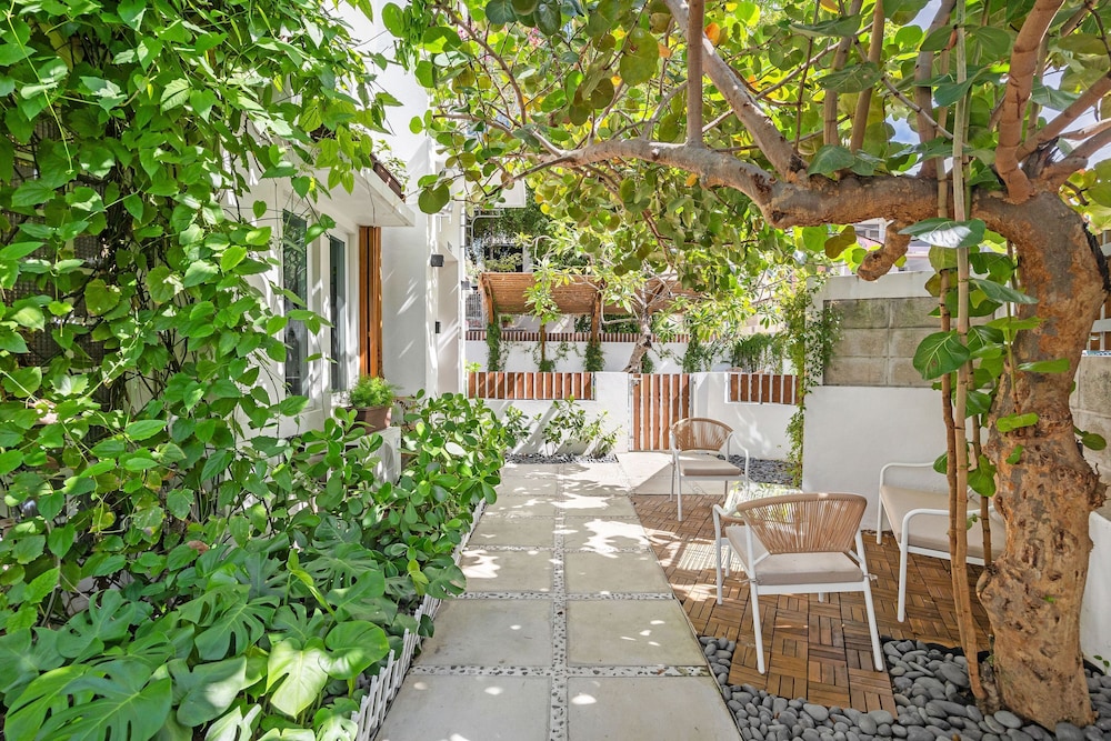 Condado Oasis Beachfront Access Pool
