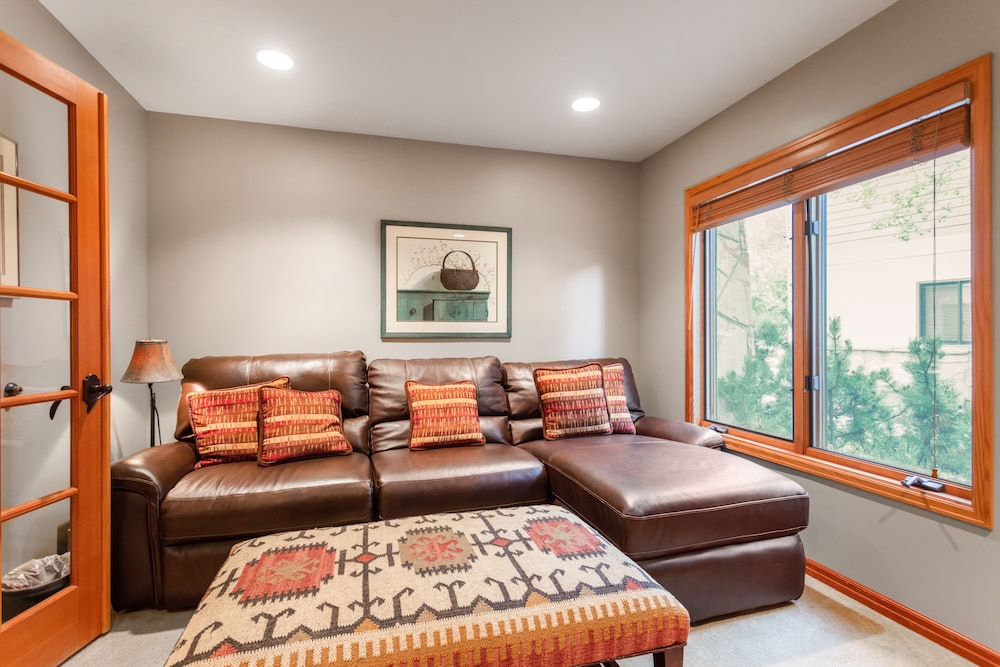 Deer Lake Village at Deer Valley Resort - Three Bedroom Condo with Loft and Hot Tub #2473 3 Condo