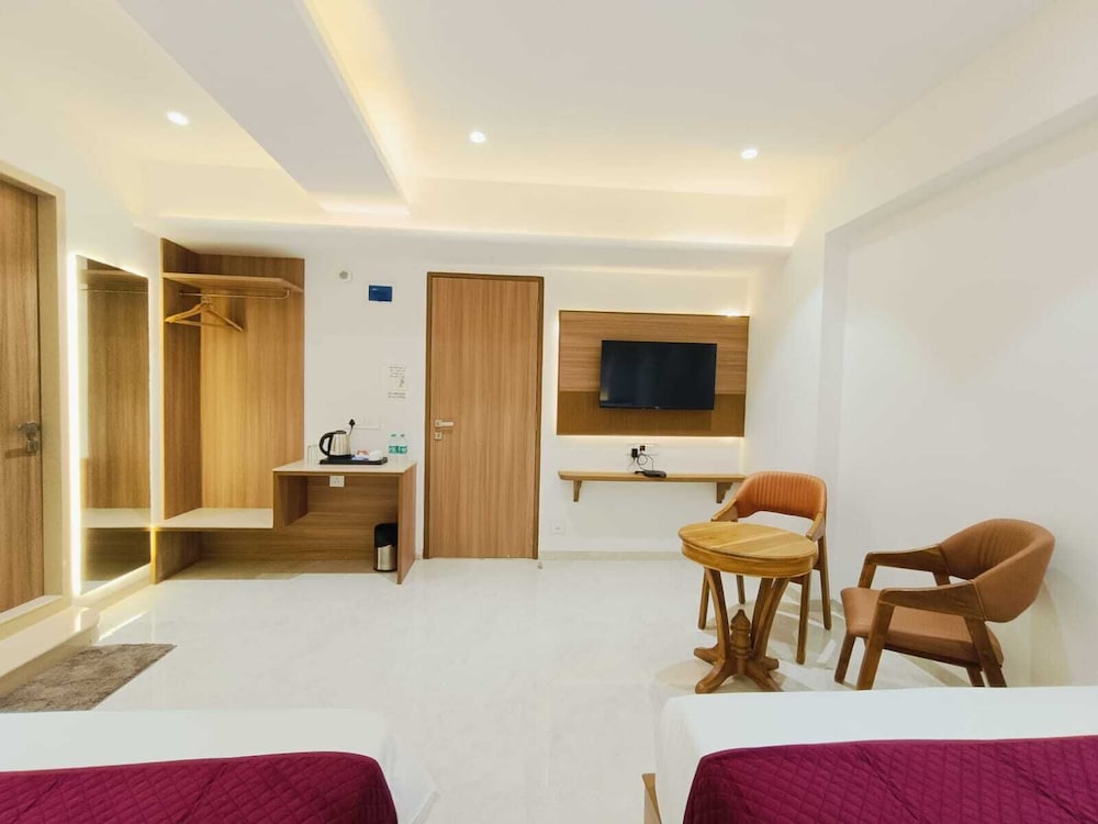 MURLI HOTEL LUXURY ROOMS
