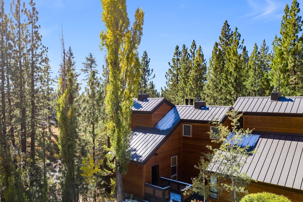 Pinegrove by Avantstay Beautiful Villas Condo Just Outside Tahoe City