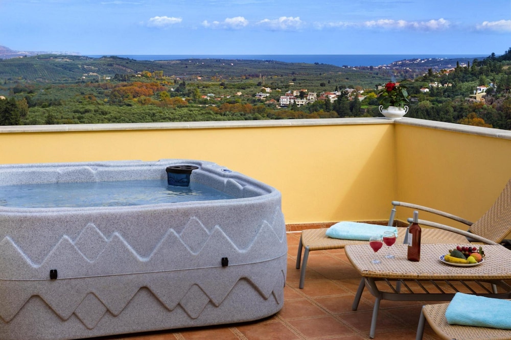 Charming Holiday Home in Maheri