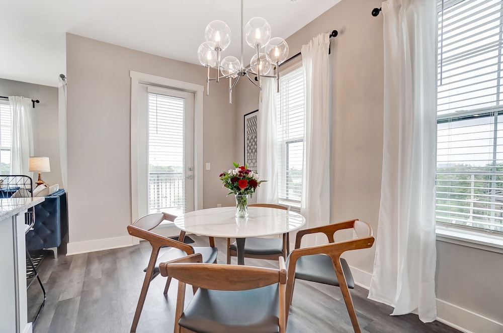 Opulent Corner 2BR Near OSU w Garage Parking