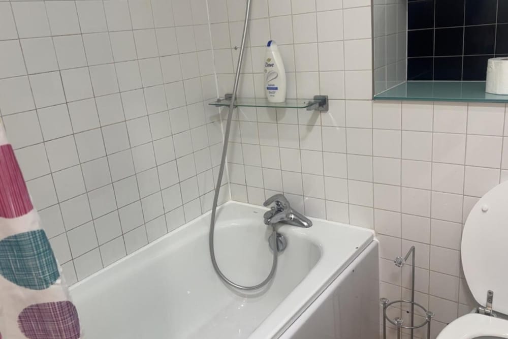 London 1 Bed Apartment Close to Barking Station