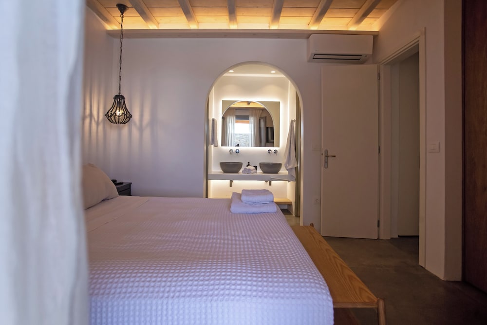 Mykonian Luxury Villa Filyra with Pool