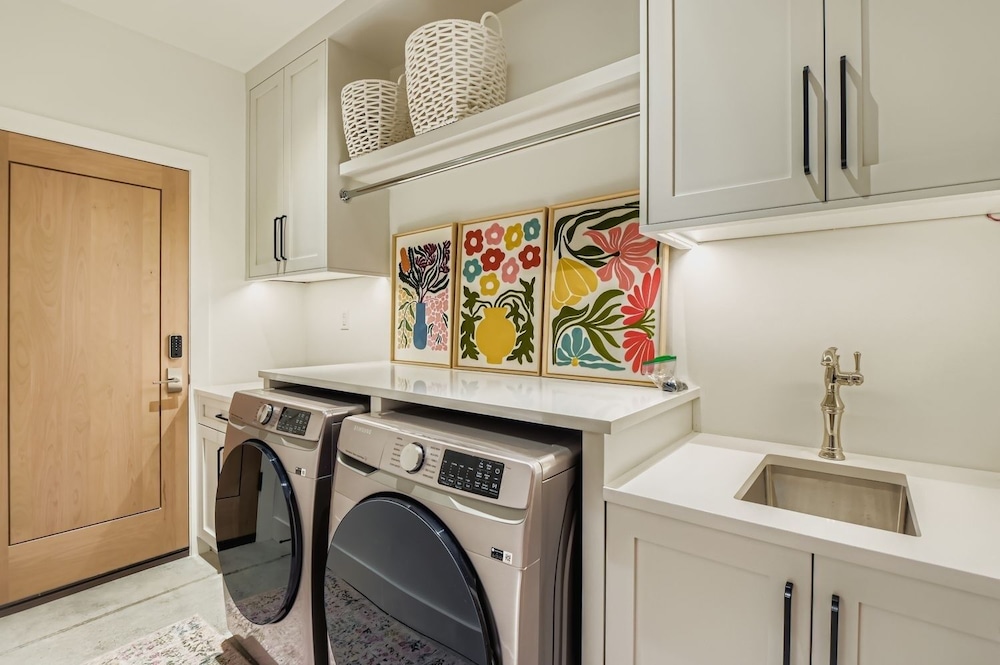 Old Town Luxe Retreat-walk To Main. Hottub-casita 173 4 Bedroom Home