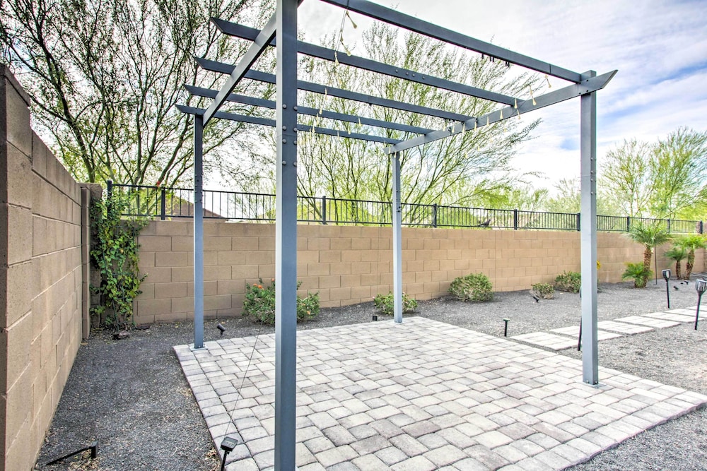 Cozy Peoria Apartment - Golf, Hike & Bike! view 4