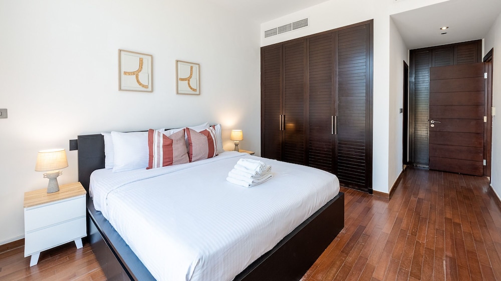 Exquisite 2BR w Exclusive Beach Access at the Palm