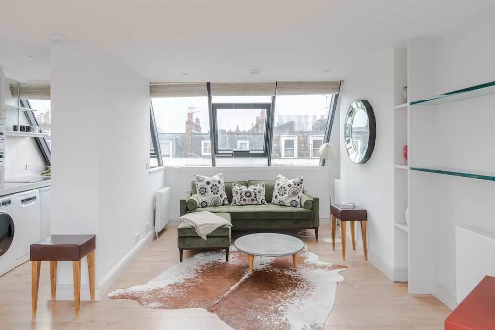 Light-filled Primrose Hill Rooftop Retreat