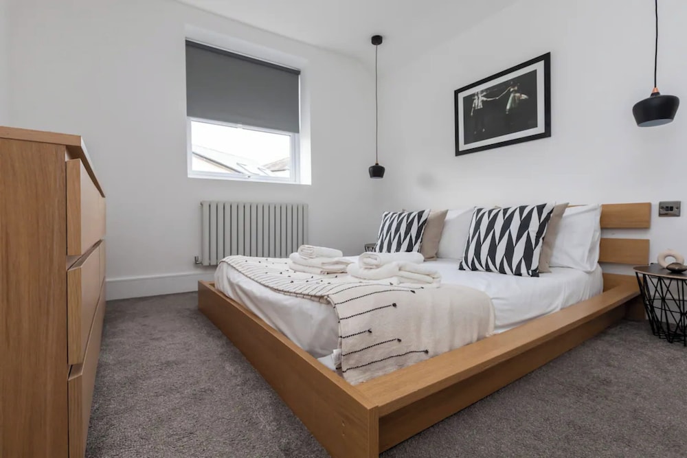 Bright & Stylish 2BD Flat - Brockley