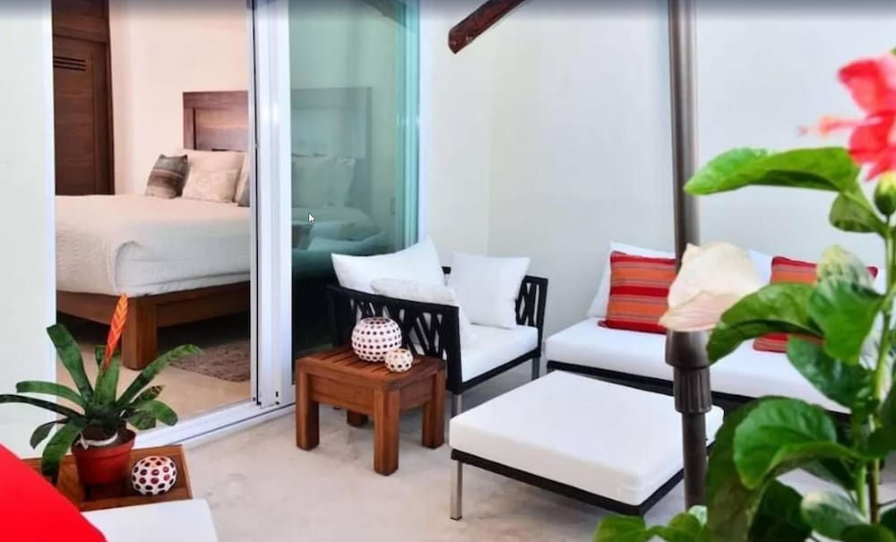 Las Olas downtown Condos by Playa Paradise
