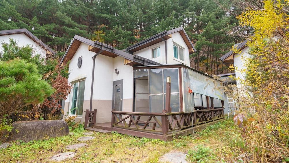 Gapyeong Sanchaek Glamping Pension